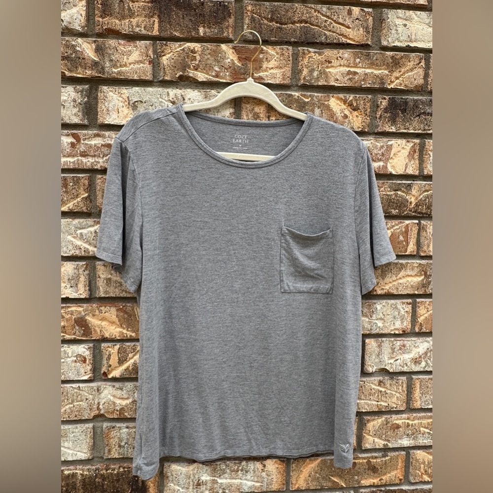 Cozy Earth Women’s Pocket Tee - Medium - EUC